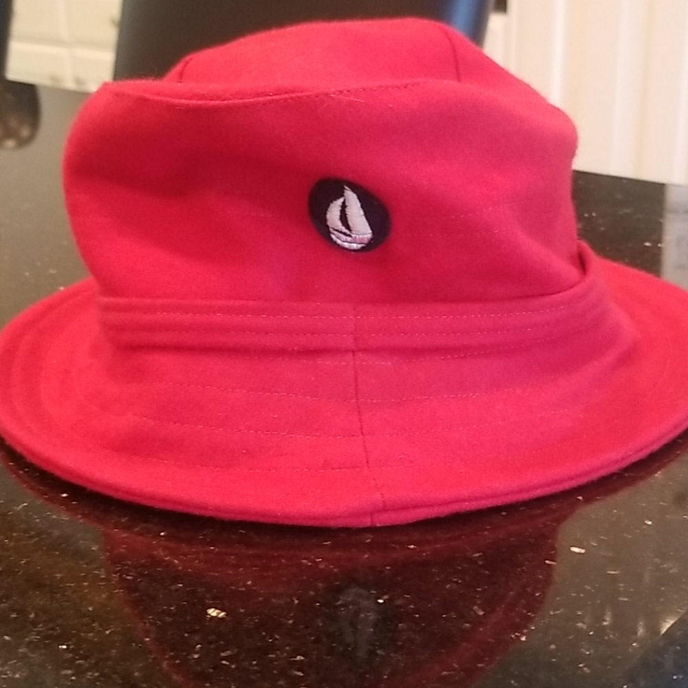 Red wool hat with yacht logo